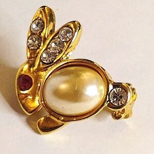 Vintage Signed 127 Gold‎ Tone Bunny Rhinestone Pin